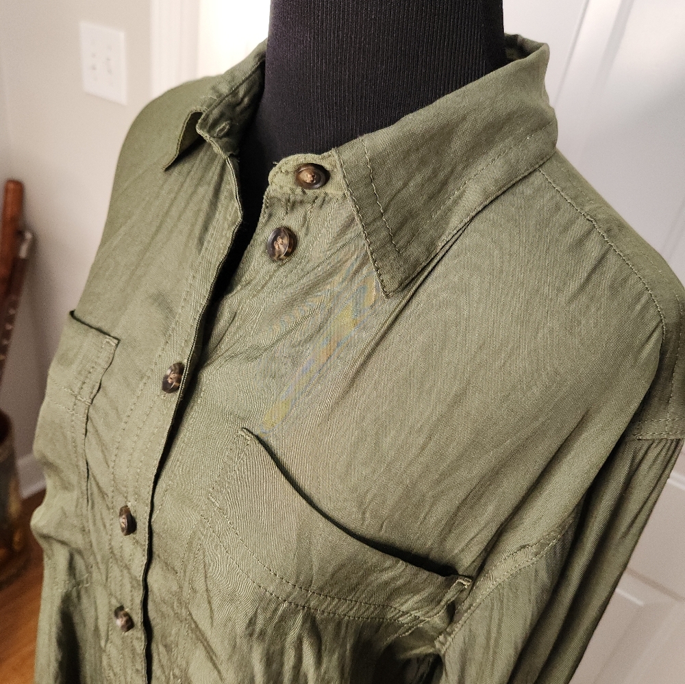 Women's Banana Republic Long Sleeve Army Green Shirt Size Medium